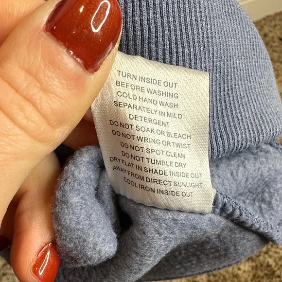 White Fox Crewneck - Picture 7 of 7